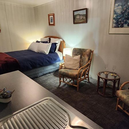 Glenwood Akaroa Bush Retreat - Kanuka Hut מראה חיצוני תמונה