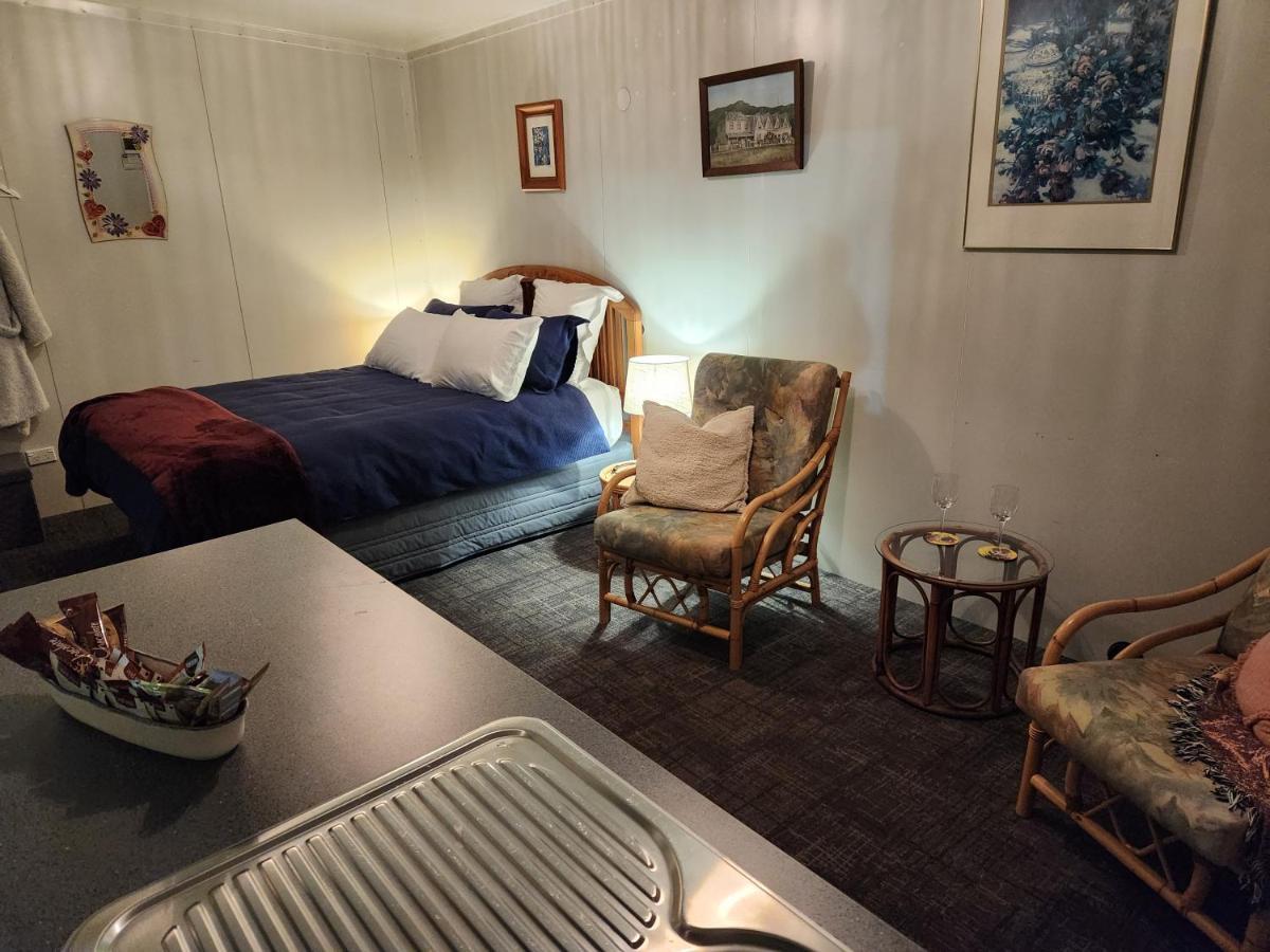Glenwood Akaroa Bush Retreat - Kanuka Hut מראה חיצוני תמונה