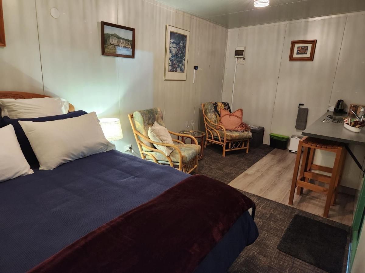 Glenwood Akaroa Bush Retreat - Kanuka Hut מראה חיצוני תמונה